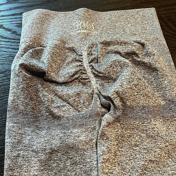 Gray High-Waisted Leggings - Picture 3 of 4